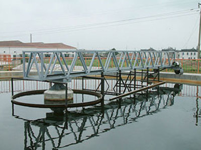 Peripheral drive scraper